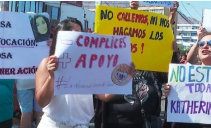  Profesores de Antofagasta mantienen movilización y llaman a protesta frente a la municipalidad tras trágico fallecimiento de docente