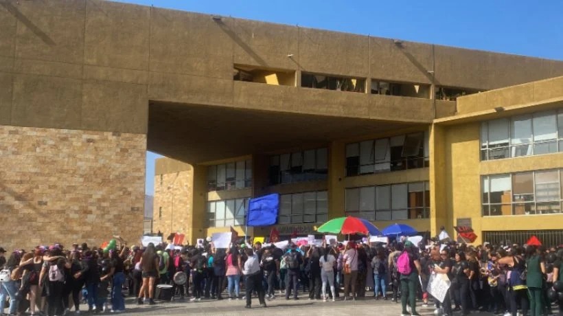  Profesores de Antofagasta continúan movilización en honor a profesora fallecida