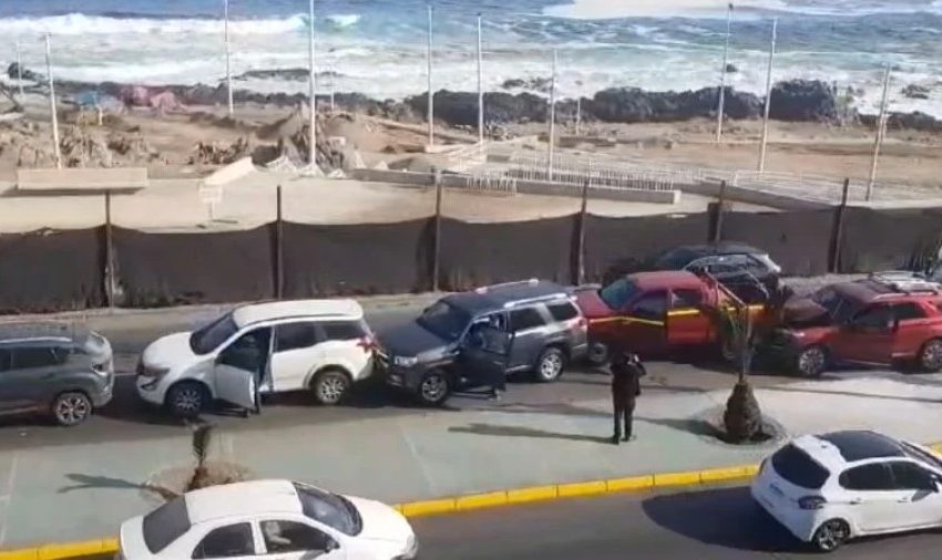  Accidente múltiple en la costanera norte de Antofagasta causa caos vehicular