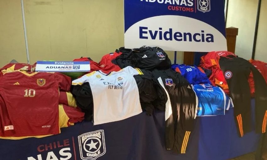  Millonaria incautación de ropa deportiva falsificada en sector “La Negra”, incluida ropa de Colo Colo