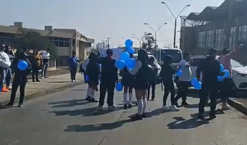  Estudiantes del Liceo Industrial de Antofagasta protestan tras agresión a joven TEA