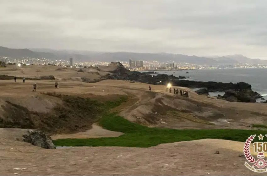  Rápido rescate en Antofagasta: Bomberos salvan a mujer que cayó al mar en el borde costero