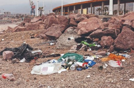 Crece la preocupación por la falta de limpieza en balnearios y borde costero de Antofagasta