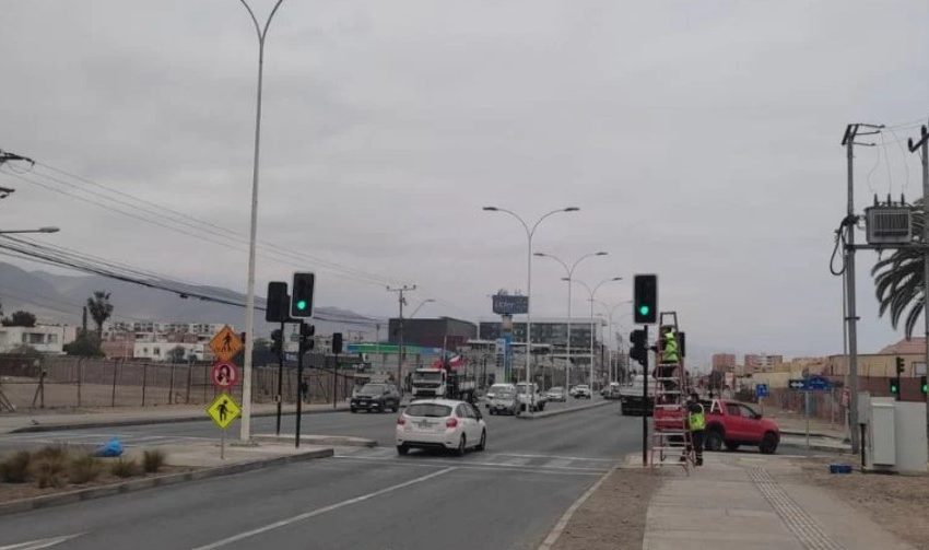  Antofagasta implementa nuevo semáforo en avenida Pedro Aguirre Cerda para mejorar seguridad vial y flujo vehicular