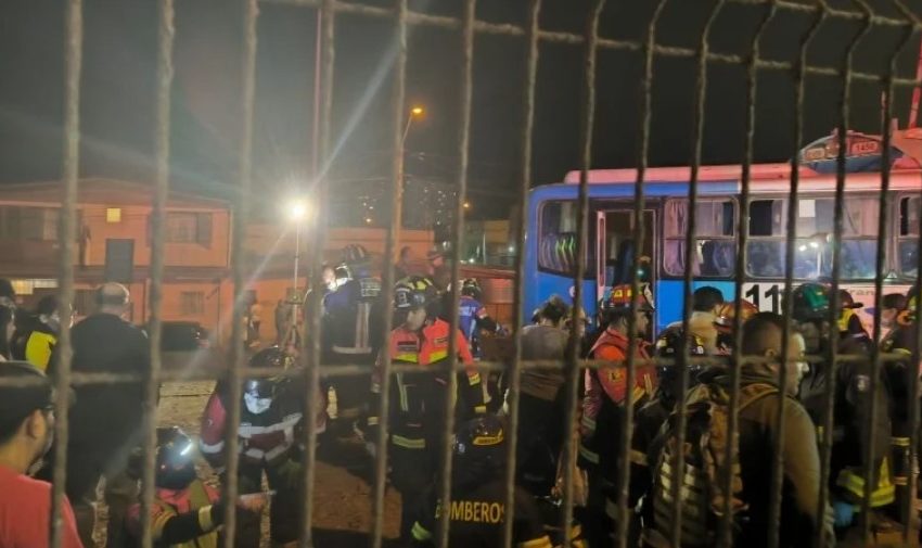  Accidente entre taxibús y tren en Antofagasta dejó 14 lesionados