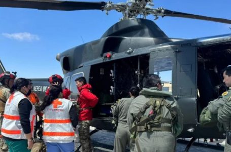 Rescate aéreo de la FACH salva a dos parapentistas accidentados en Mejillones