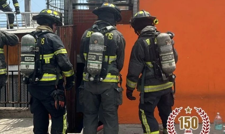  Incendio en Antofagasta deja una casa con pérdida total y afecta a otras tres viviendas