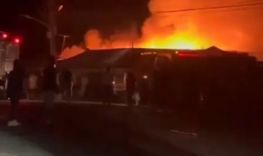  Incendio de gran magnitud en María Elena deja a nueve familias damnificadas y destruye 14 inmuebles