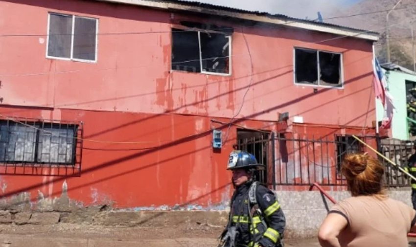  Incendio consume dos viviendas en Antofagasta: Siete personas damnificadas y sin víctimas fatales