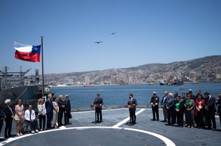 Presidente Gabriel Boric junto a Presidente Emmanuel Macron visitan el rompehielos Viel y firman declaración para preservar océanos