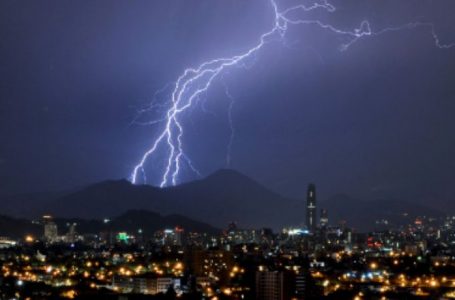 Antofagasta en alerta: Pronostican tormentas eléctricas en la cordillera hasta el domingo