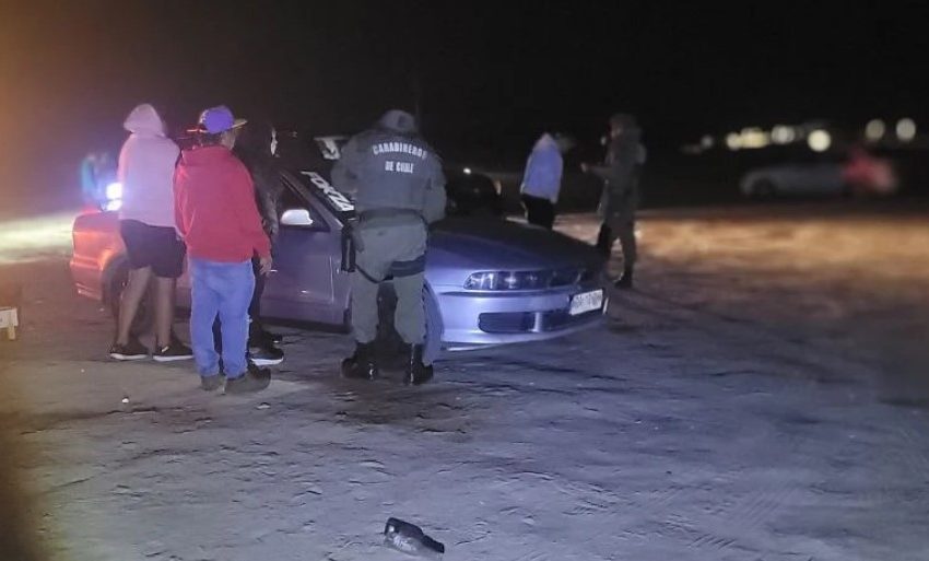  Desmantelan fiesta clandestina en La Portada, Antofagasta, con más de 100 vehículos involucrados