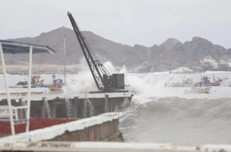 Marejadas anormales causaron daños y socavones en el litoral de Antofagasta