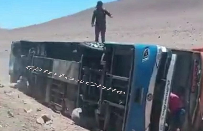  Tragedia en Taltal: Volcamiento de bus deja dos muertos y 40 heridos en la Ruta 5 Norte