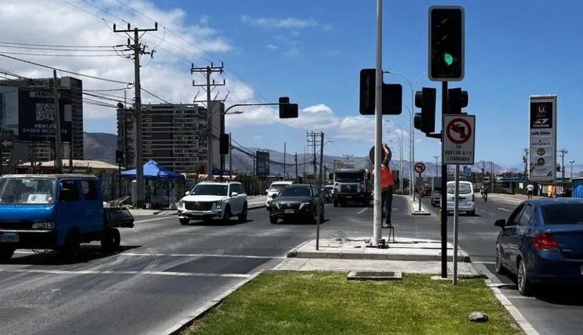  Nuevas instalaciones de semáforos en el norte de Antofagasta buscan reducir accidentes viales y mejorar la seguridad